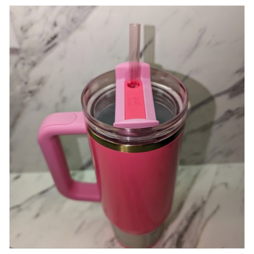 โ SOLDโ NEW Stanley Pink Parade Tumbler 30 oz - Picture 3 of 4